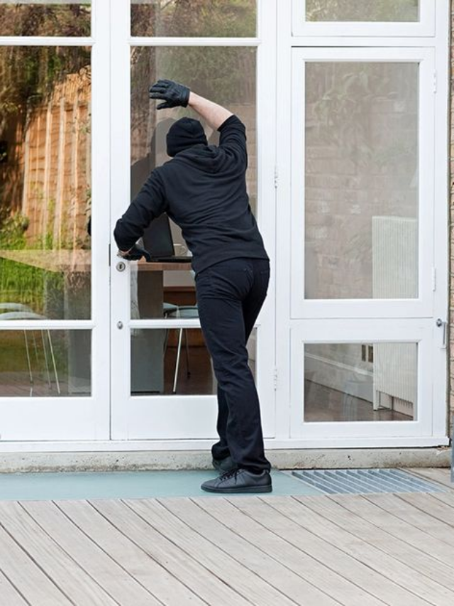 Things that can make your home a target for burglars