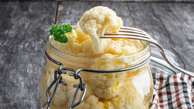 Mediterranean-Inspired Cauliflower Pickles: A Delicious & Healthy Snack