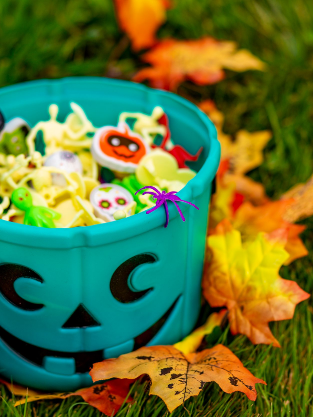 7 BEST NON-CANDY HALLOWEEN TREATS THAT TODDLERS AND TWEENS WILL LOVE