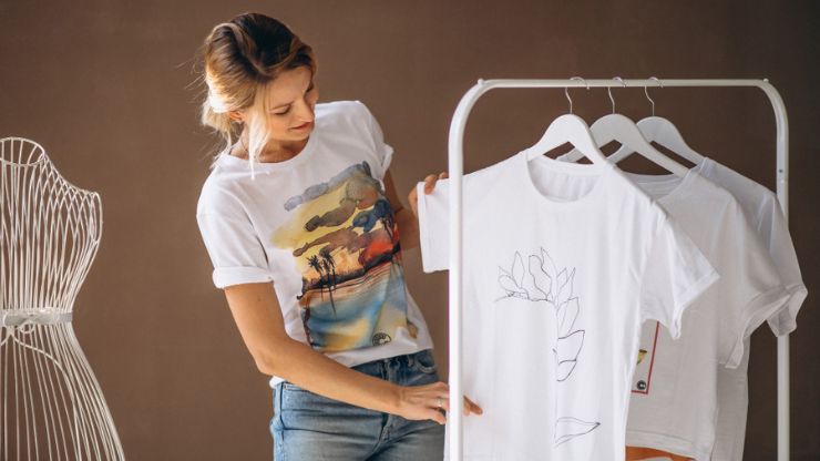 9 Ways to Make Your Graphic Tee Look Chic