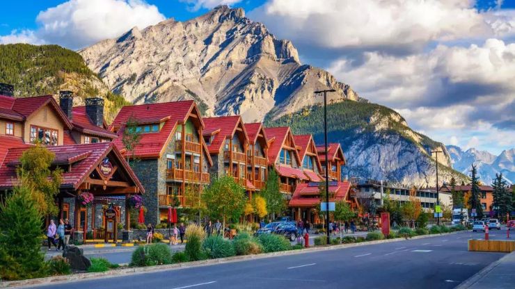 The Eight Most Picturesque Mountain Communities in the United States (1)