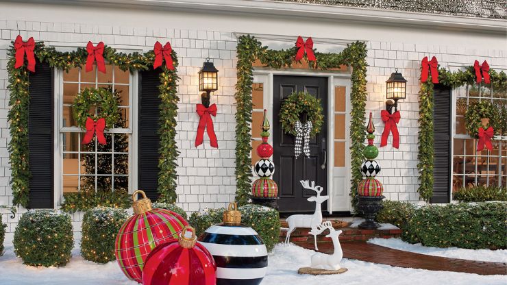 9 Ideas for Decorating Doors and Porches During the Holidays