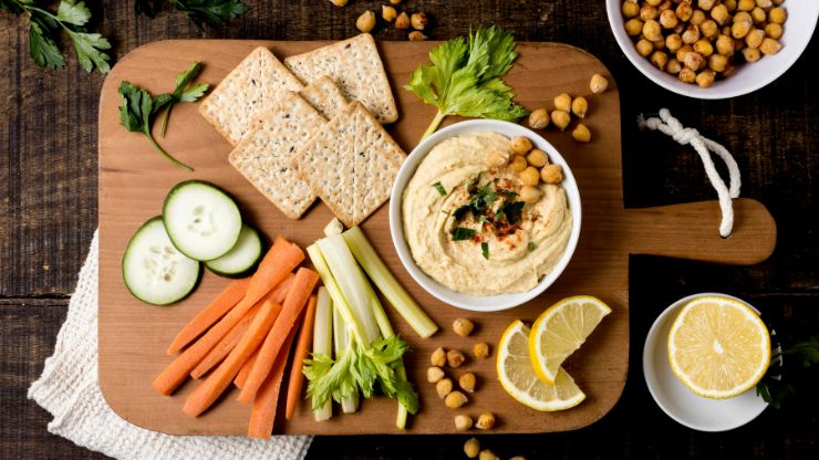 10 Mediterranean Diet Snacks for On-the-Go People