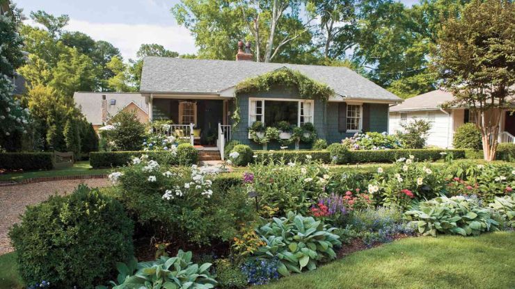 8 Farmhouse Landscaping Ideas for Adding Simple Beauty to Your Yard