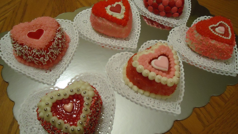 10 Stunning Mini Heart Cake Inspirations for Special Occasions